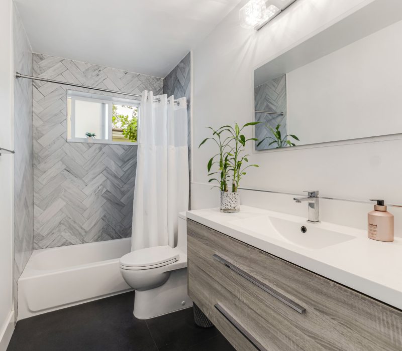 photoshootclean-modern-bathroom-with-refreshing-shower-reflecting-mirror-bathtub-sleek-tiles